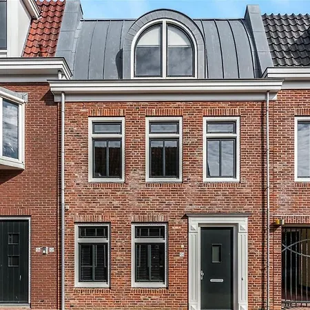 10d Apartment